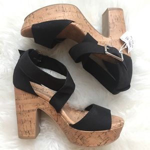 NWT Black Strappy Platform Sandals Size 5